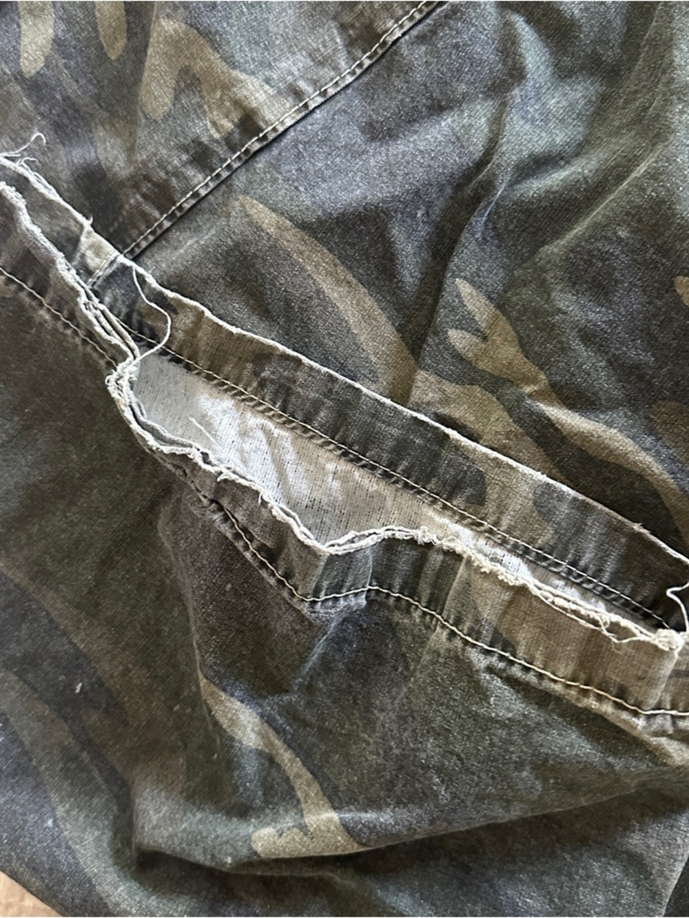 Urban Outfitters BDG Camo Baggy Pants - Picture 6 of 7